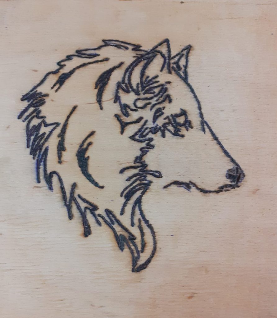 Wypalanka przedstawia profil wilka