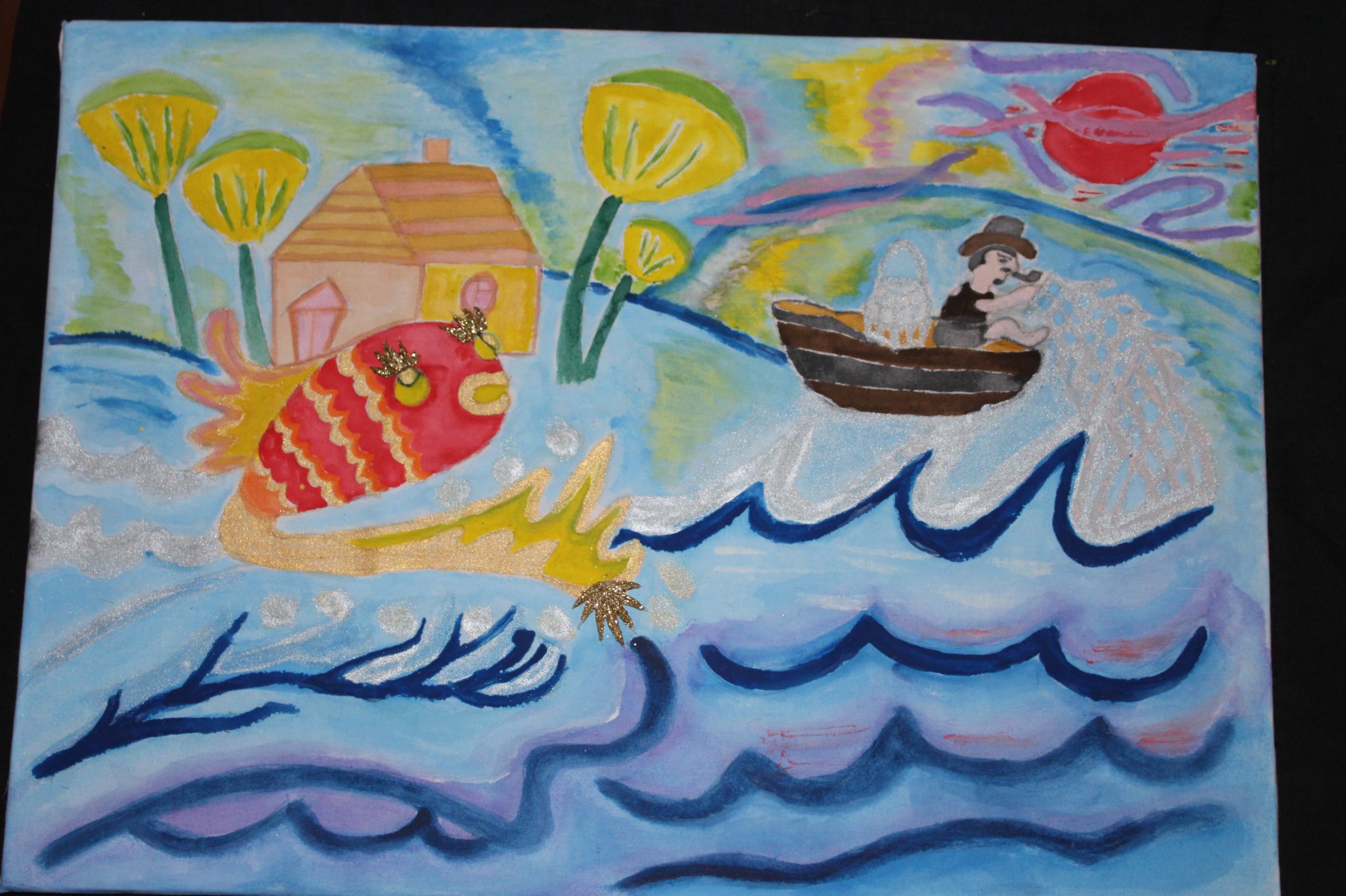 Praca namalowana farbkami. Dom z drzewami, rybak na łódce a za nim ryba.
